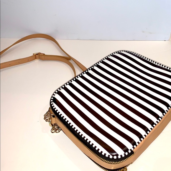 Crossbody purse with iPad case - Picture 10 of 10